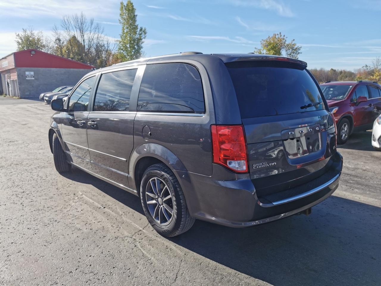 2017 Dodge Grand Caravan SE Plus - Photo #3