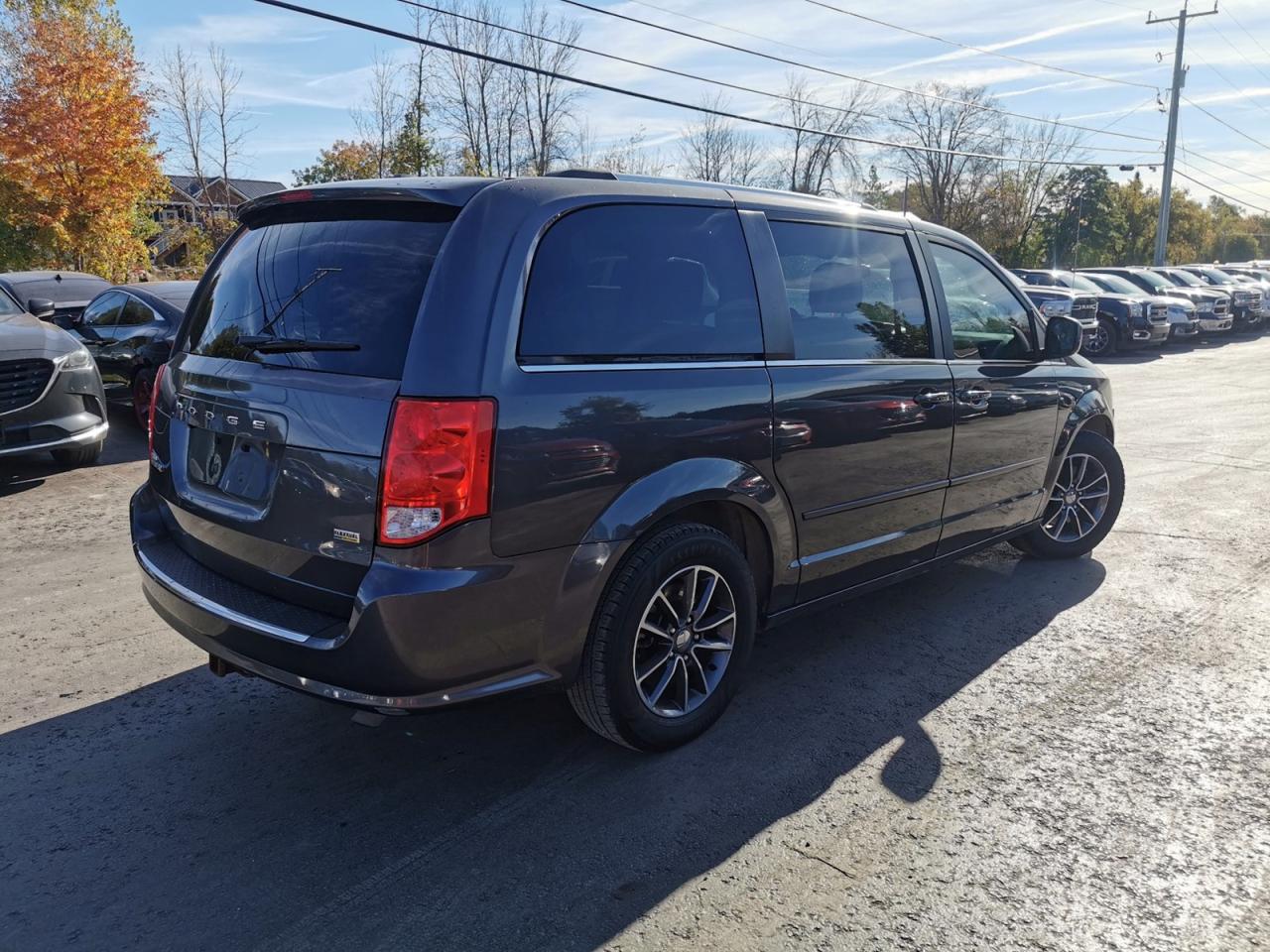 2017 Dodge Grand Caravan SE Plus - Photo #5
