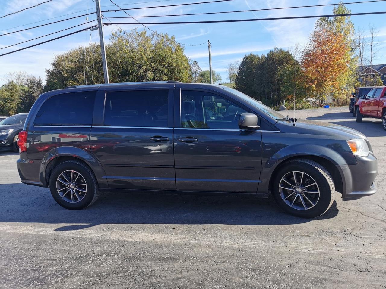 2017 Dodge Grand Caravan SE Plus - Photo #6