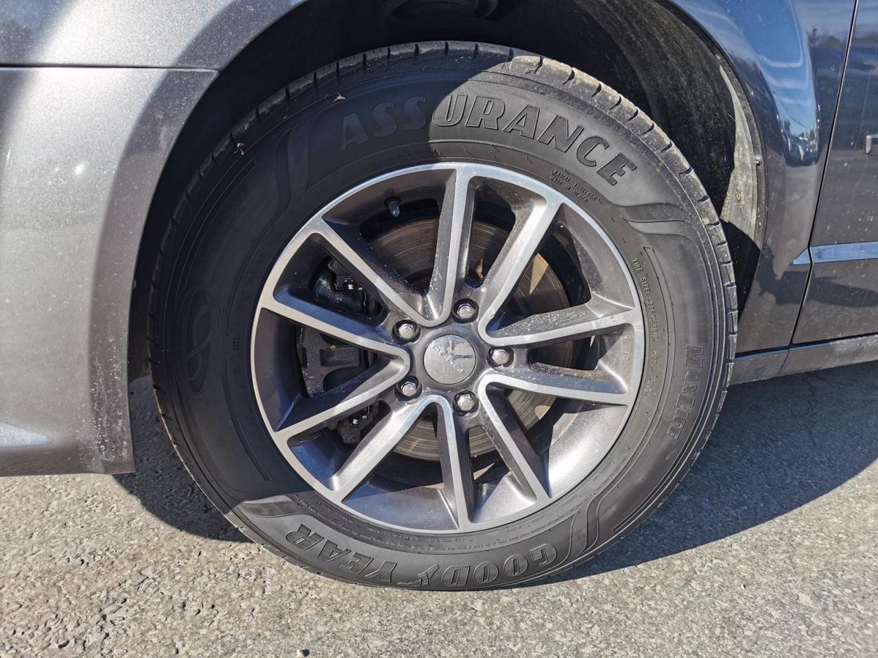 2017 Dodge Grand Caravan SE Plus - Photo #9