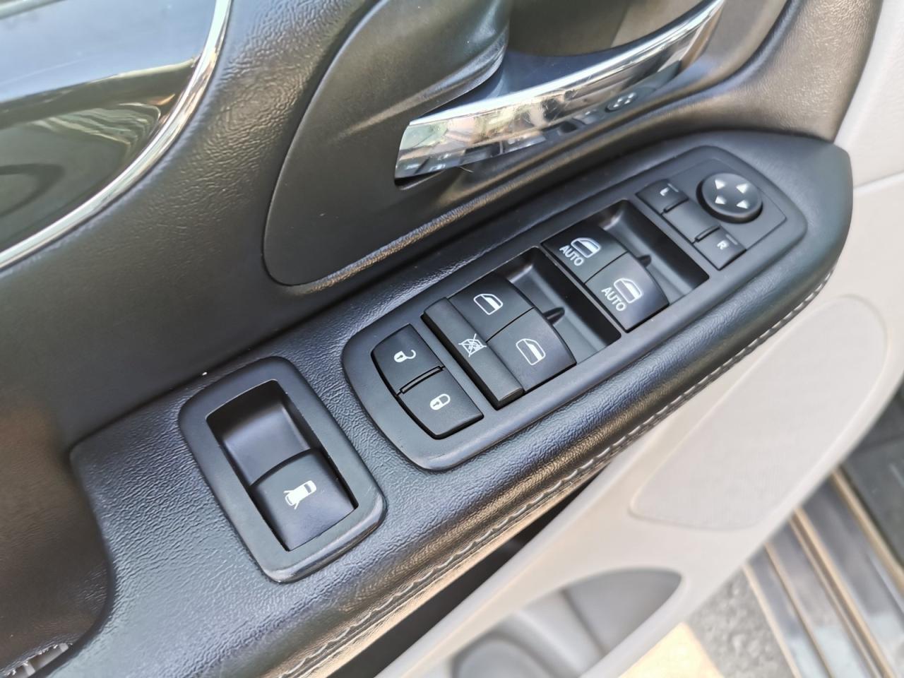 2017 Dodge Grand Caravan SE Plus - Photo #10