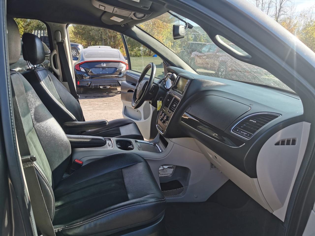 2017 Dodge Grand Caravan SE Plus - Photo #25