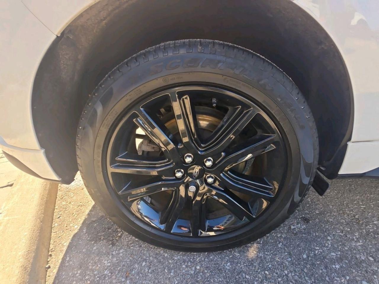 2024 Ford Edge ST Line Photo5