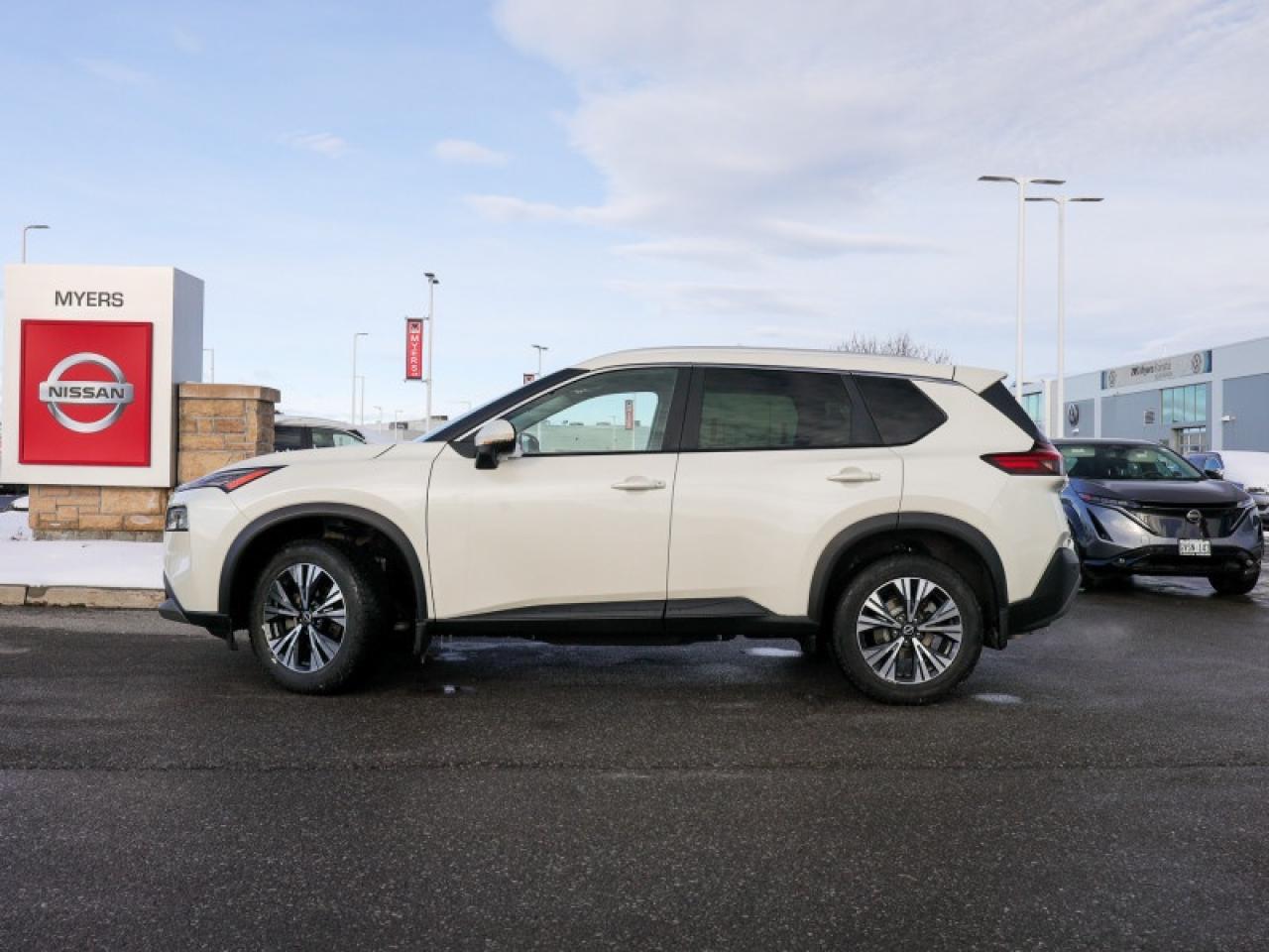 2023 Nissan Rogue SV MOONROOF  - Moonroof -  Apple CarPlay Photo