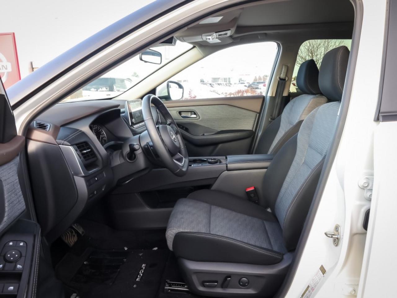 2023 Nissan Rogue SV MOONROOF  - Moonroof -  Apple CarPlay Photo