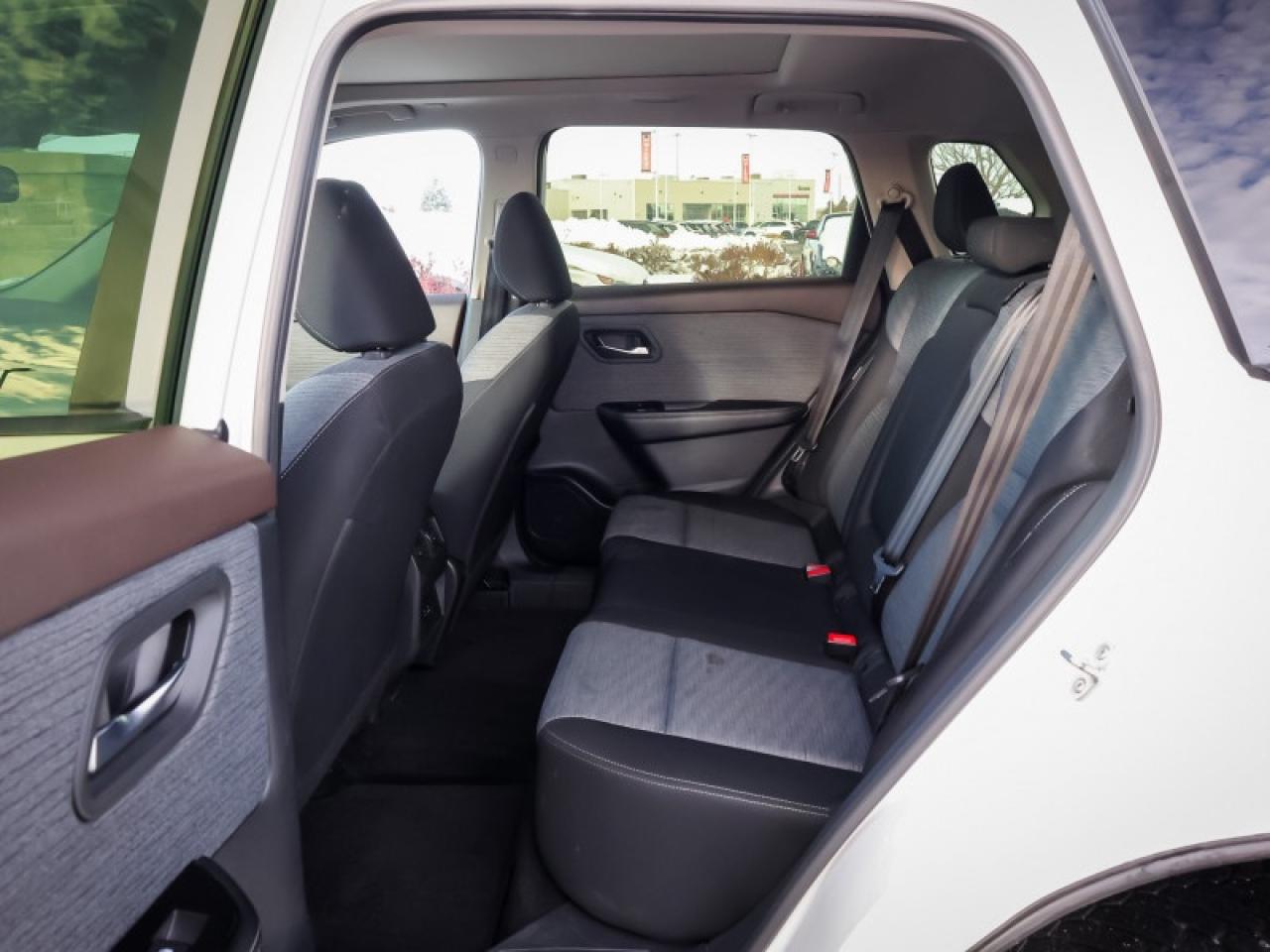 2023 Nissan Rogue SV MOONROOF  - Moonroof -  Apple CarPlay Photo