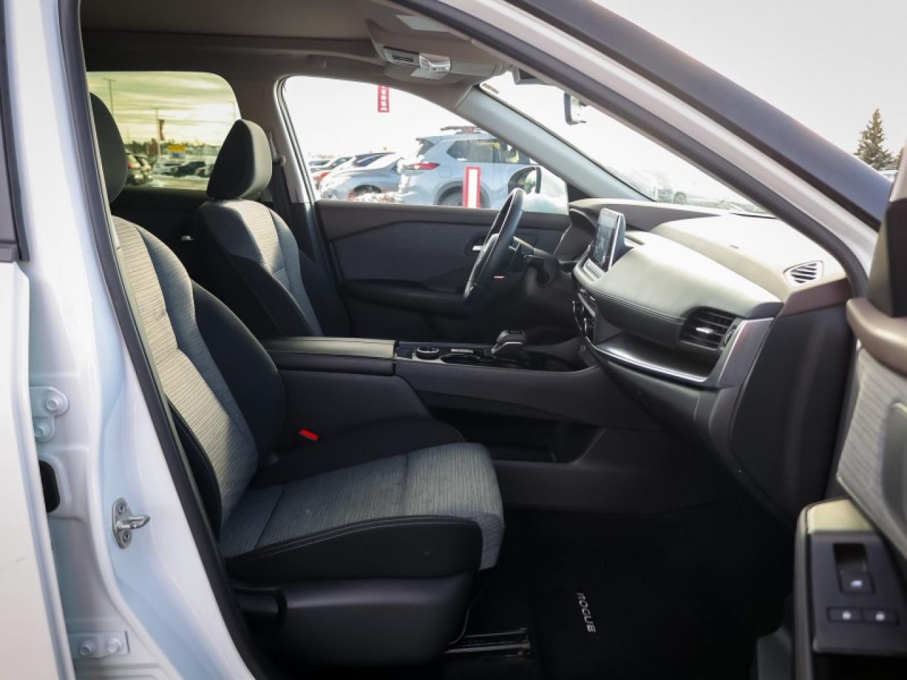 2023 Nissan Rogue SV MOONROOF  - Moonroof -  Apple CarPlay Photo