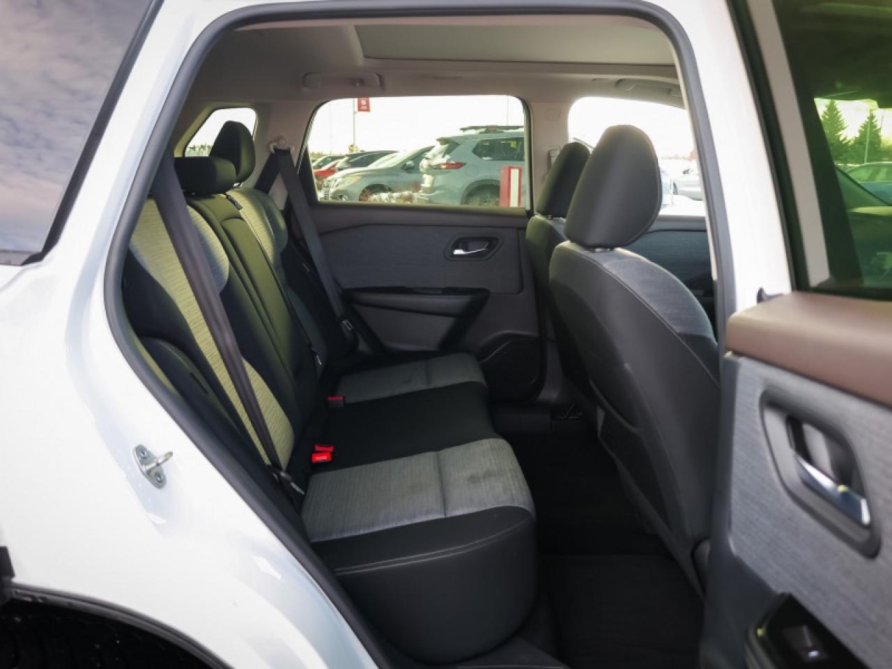 2023 Nissan Rogue SV MOONROOF  - Moonroof -  Apple CarPlay Photo