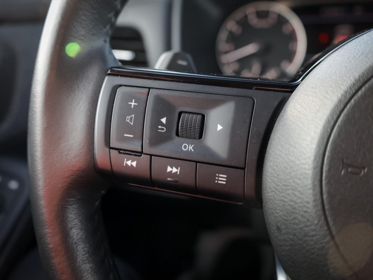 2023 Nissan Rogue SV MOONROOF  - Moonroof -  Apple CarPlay Photo