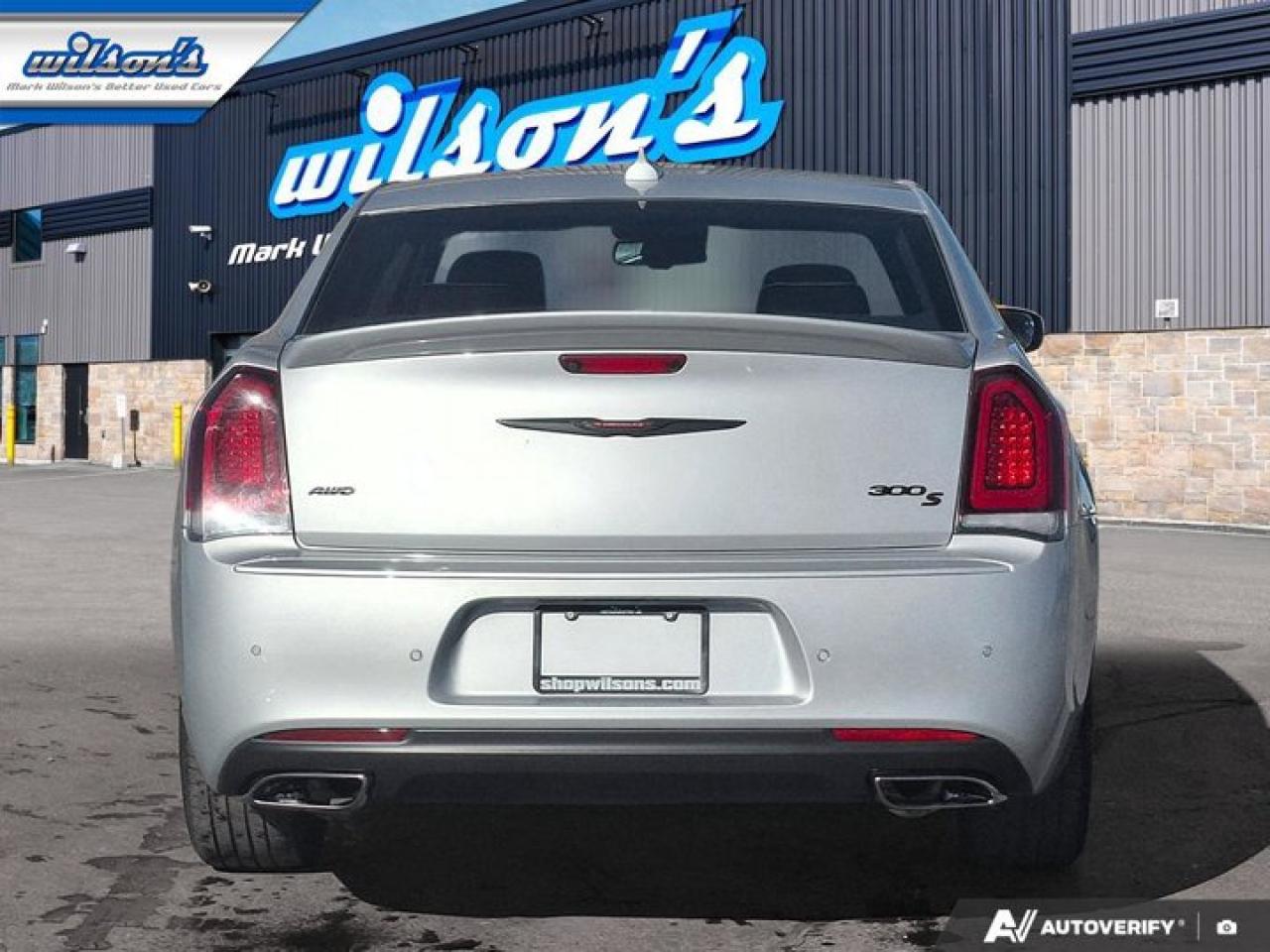 2023 Chrysler 300 S AWD | Navi | Pano Roof | Leather | Heated Seats + Steering | Ventilated Seats | and More ! Photo3