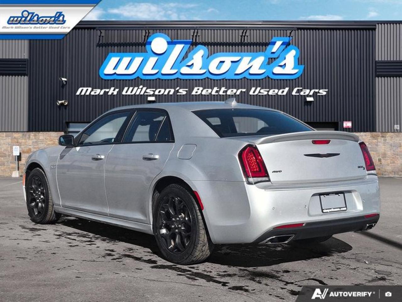 2023 Chrysler 300 S AWD | Navi | Pano Roof | Leather | Heated Seats + Steering | Ventilated Seats | and More ! Photo2