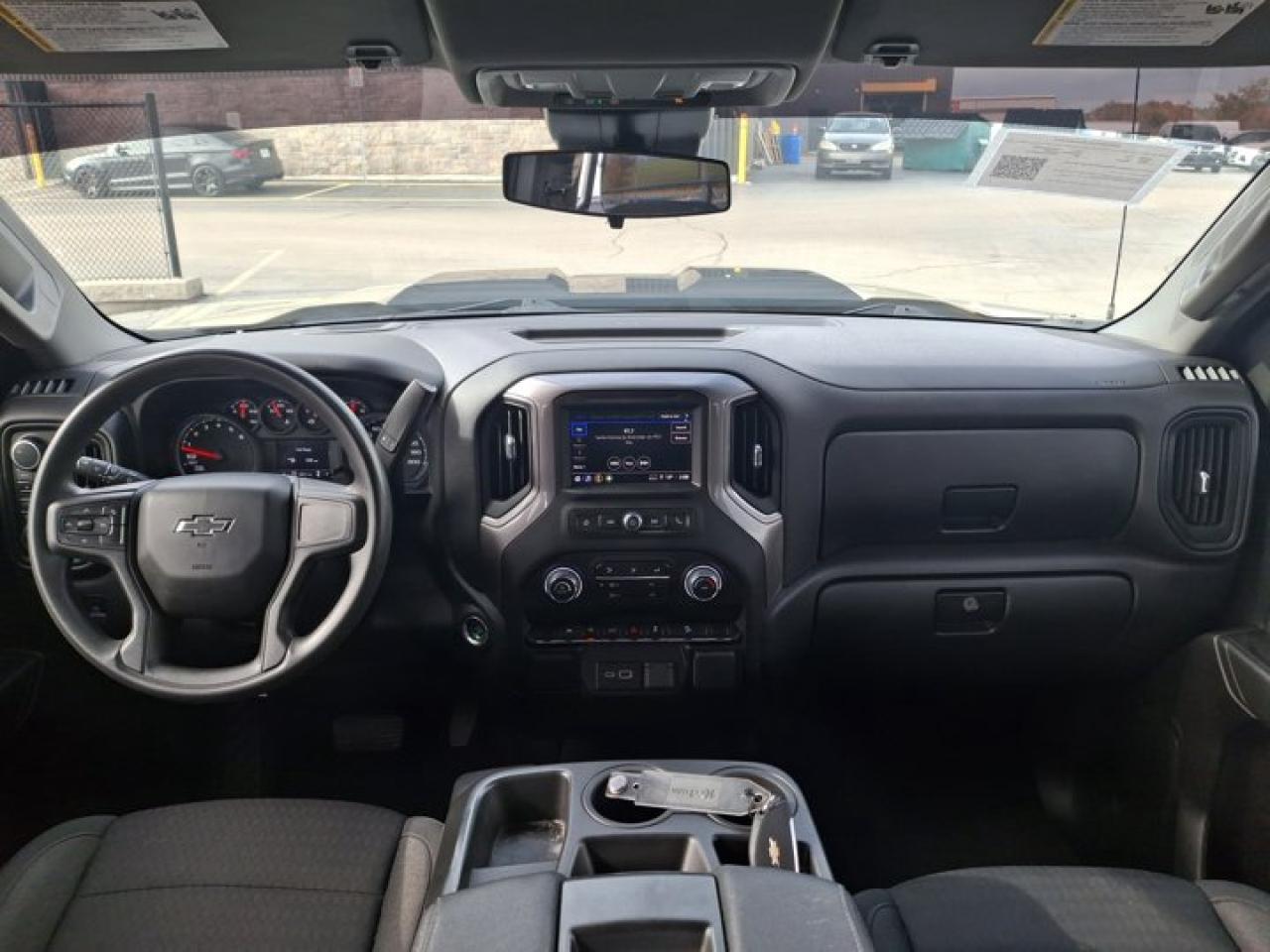 2022 Chevrolet Silverado 1500 Custom Trail Boss Crew 4WD | 5.3L | Z71 | Power Seat | CarPlay + Android | Trailering Pkg and More ! Photo