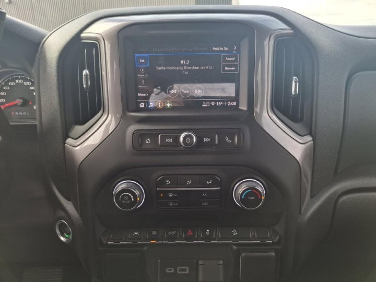2022 Chevrolet Silverado 1500 Custom Trail Boss Crew 4WD | 5.3L | Z71 | Power Seat | CarPlay + Android | Trailering Pkg and More ! Photo3