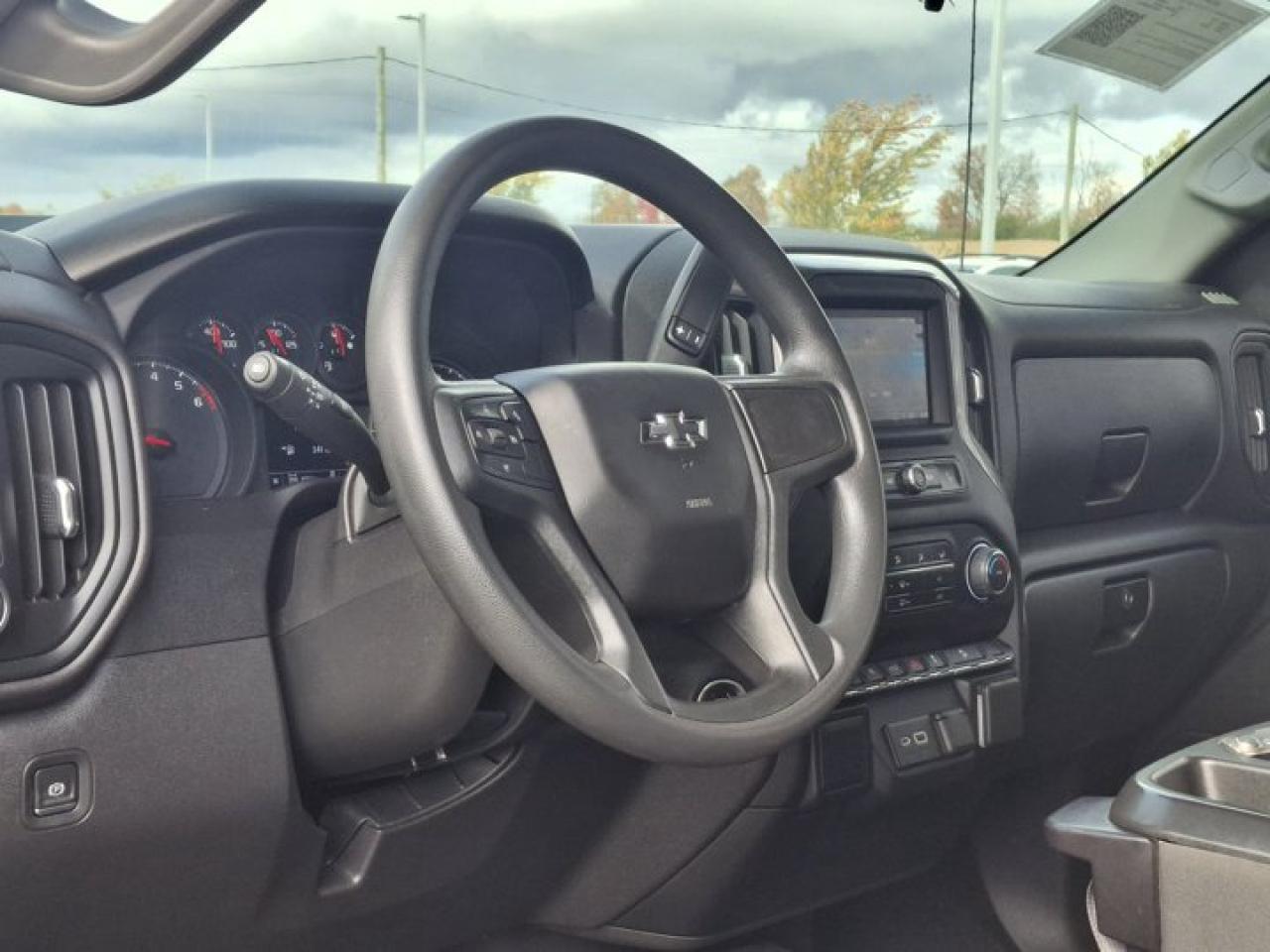 2022 Chevrolet Silverado 1500 Custom Trail Boss Crew 4WD | 5.3L | Z71 | Power Seat | CarPlay + Android | Trailering Pkg and More ! Photo