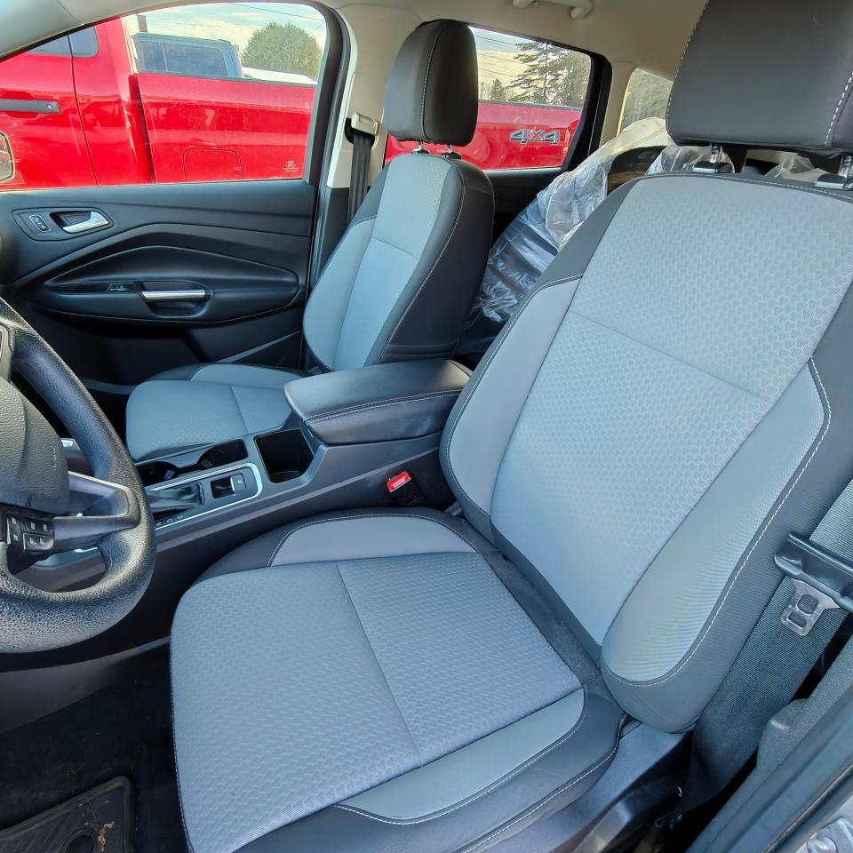 2017 Ford Escape SE Photo