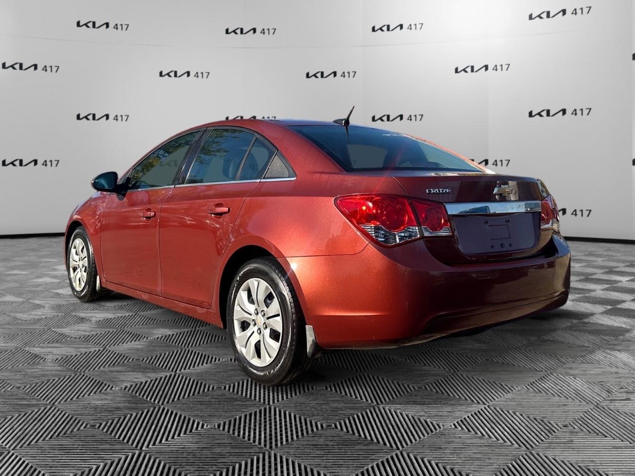 2012 Chevrolet Cruze 4dr Sdn LT Turbo w/1SA Photo2