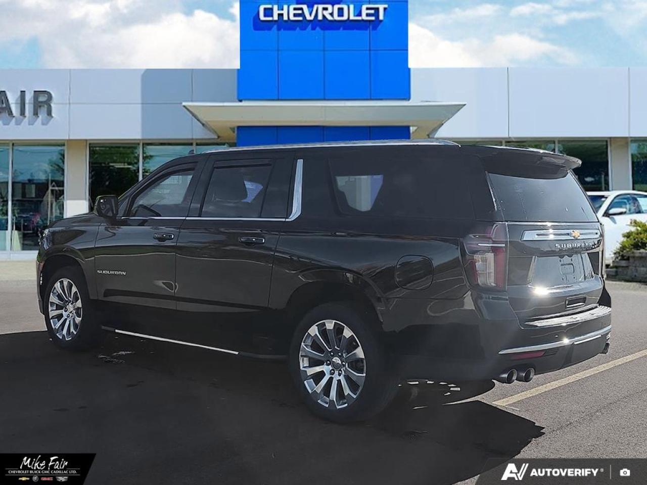 2023 Chevrolet Suburban Premier keyless start,deep tint rear glass,safety alert seat,heated front seats/steering wheel,assist steps Photo
