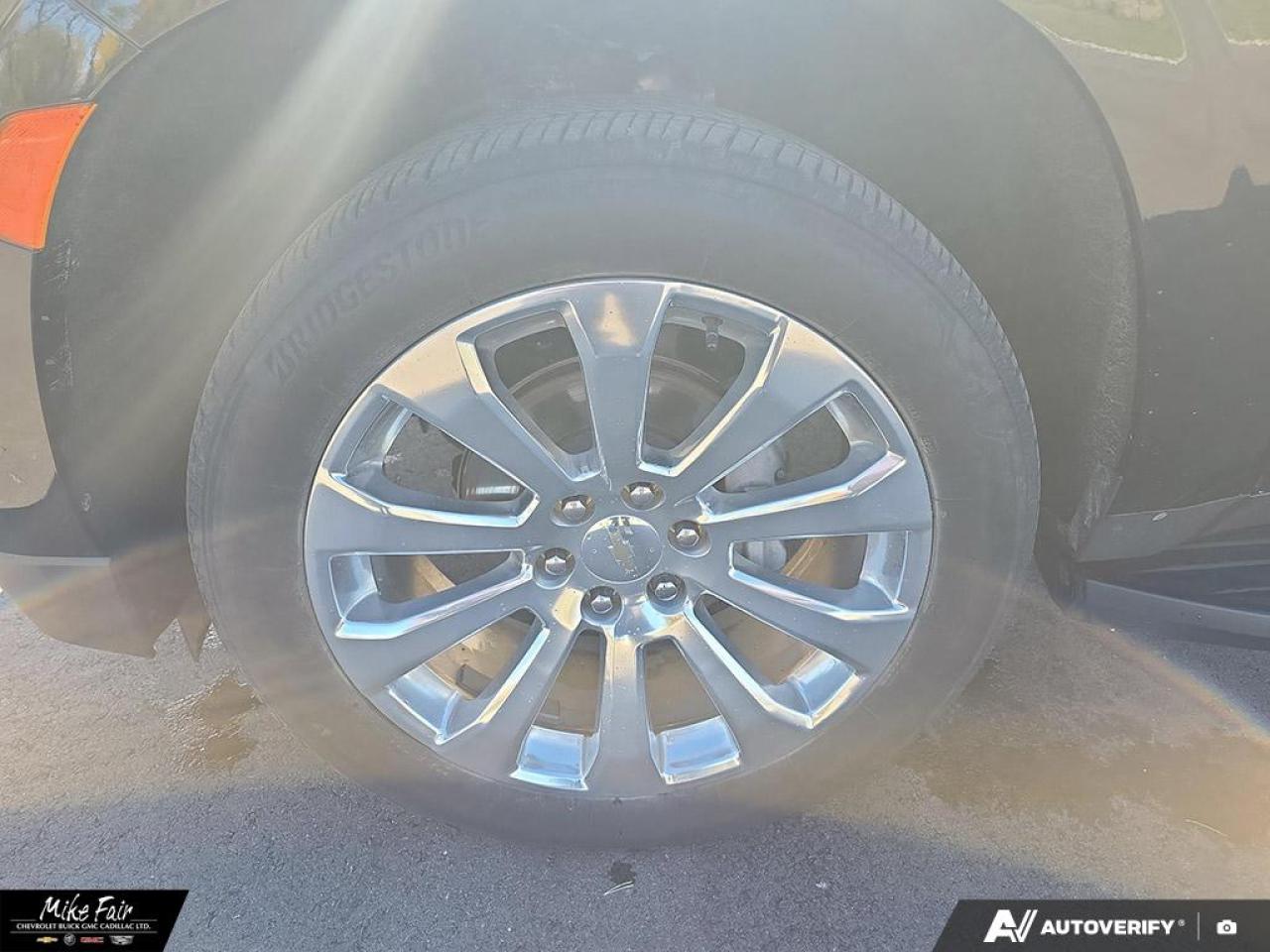 2023 Chevrolet Suburban Premier keyless start,deep tint rear glass,safety alert seat,heated front seats/steering wheel,assist steps Photo