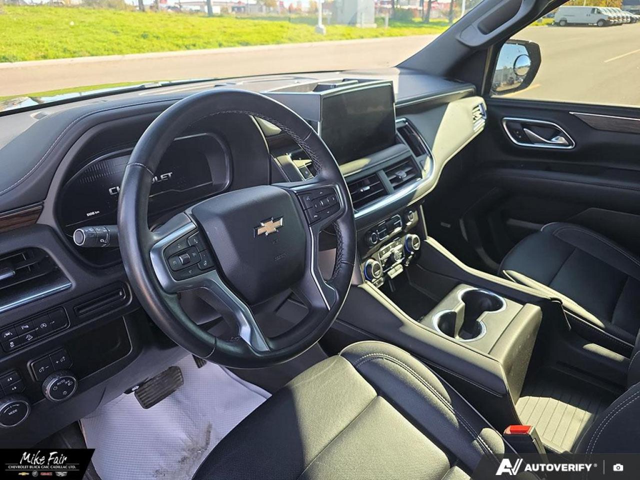 2023 Chevrolet Suburban Premier keyless start,deep tint rear glass,safety alert seat,heated front seats/steering wheel,assist steps Photo