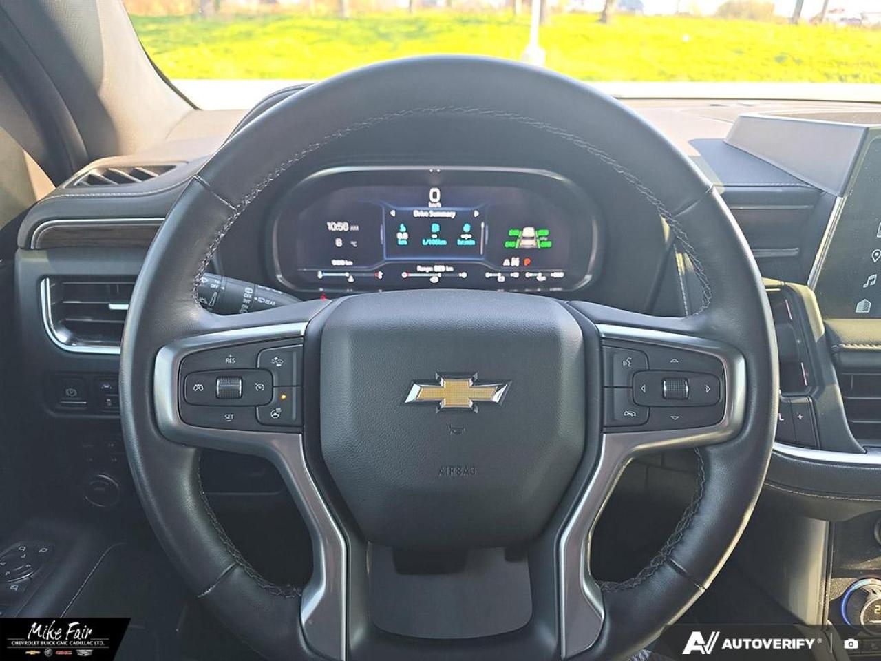 2023 Chevrolet Suburban Premier keyless start,deep tint rear glass,safety alert seat,heated front seats/steering wheel,assist steps Photo