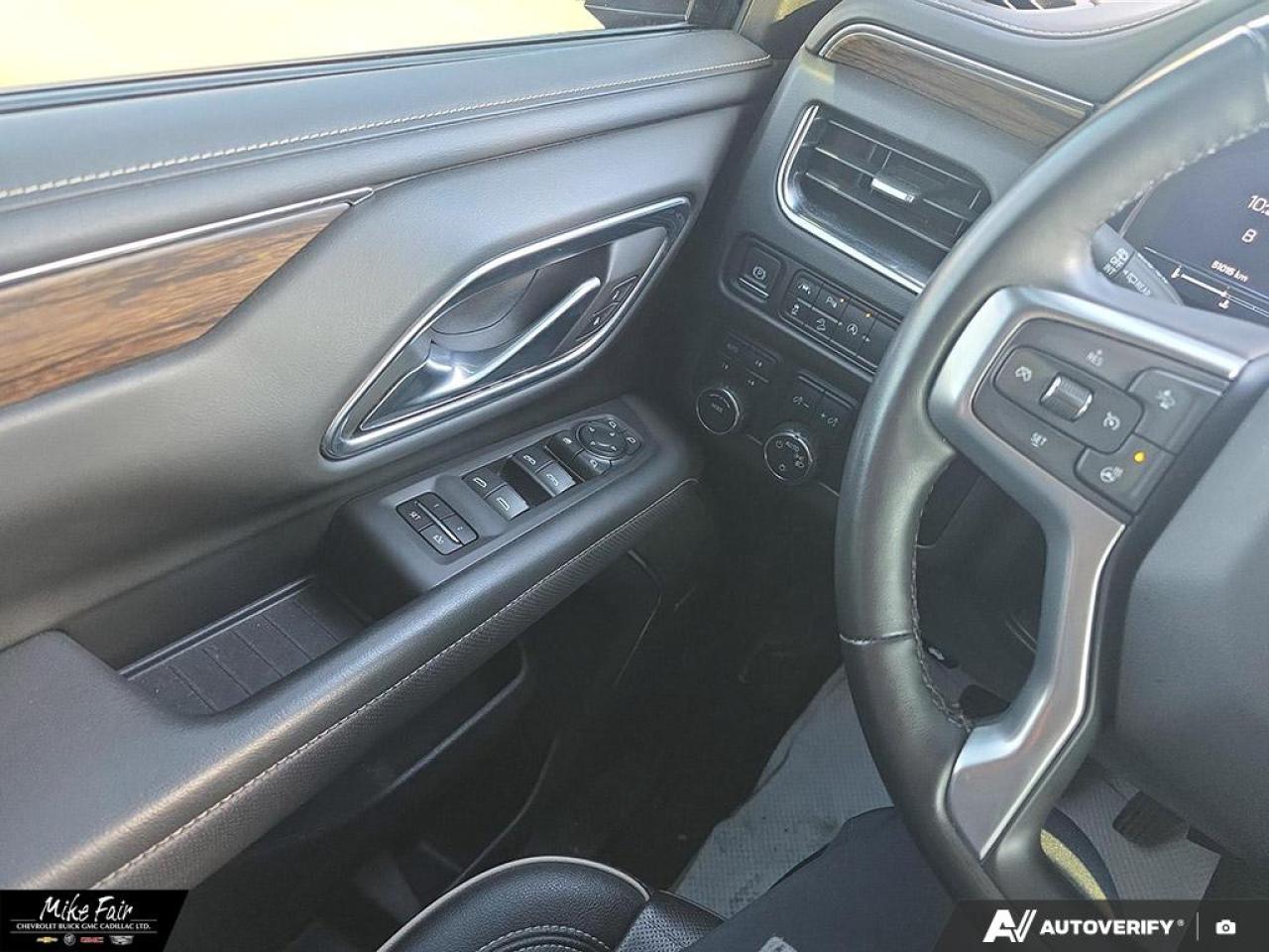 2023 Chevrolet Suburban Premier keyless start,deep tint rear glass,safety alert seat,heated front seats/steering wheel,assist steps Photo