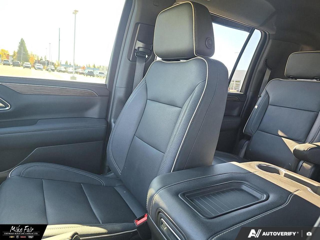 2023 Chevrolet Suburban Premier keyless start,deep tint rear glass,safety alert seat,heated front seats/steering wheel,assist steps Photo