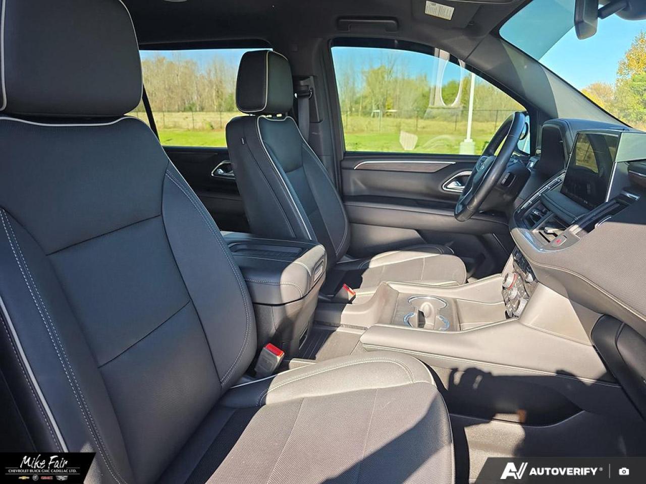 2023 Chevrolet Suburban Premier keyless start,deep tint rear glass,safety alert seat,heated front seats/steering wheel,assist steps Photo