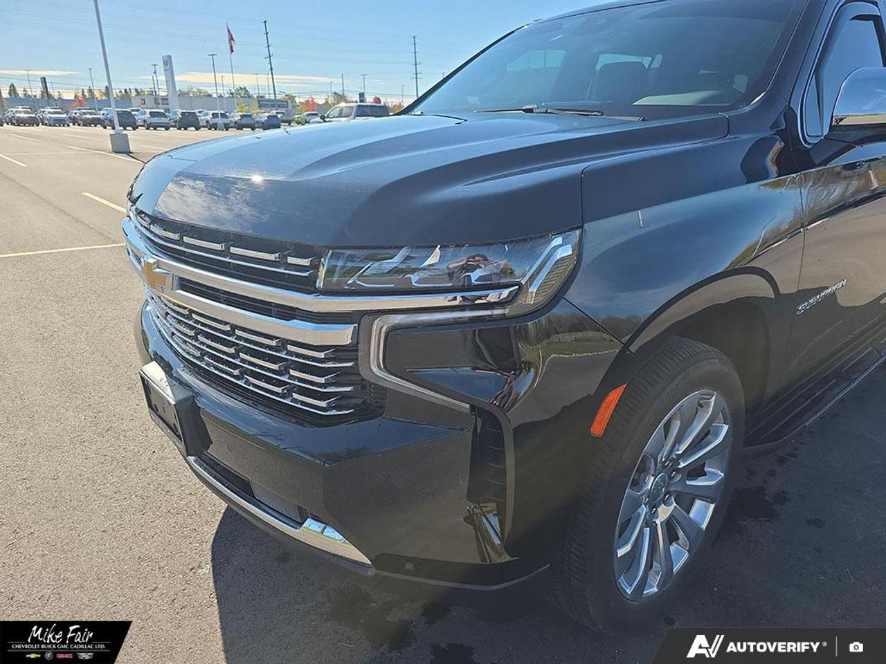 2023 Chevrolet Suburban Premier keyless start,deep tint rear glass,safety alert seat,heated front seats/steering wheel,assist steps Photo