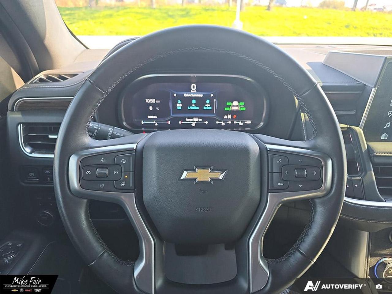 2023 Chevrolet Suburban Premier keyless start,deep tint rear glass,safety alert seat,heated front seats/steering wheel,assist steps Photo