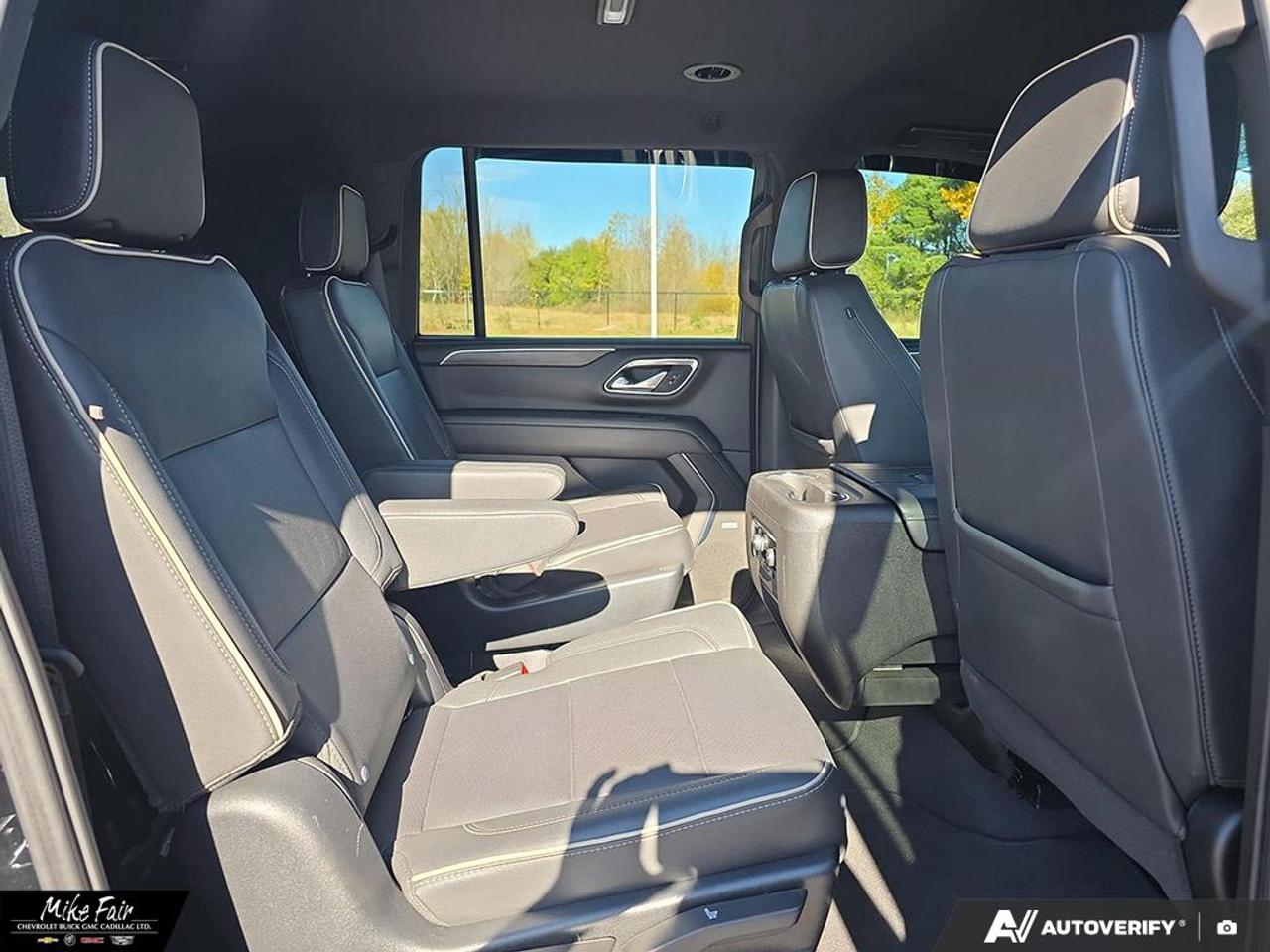 2023 Chevrolet Suburban Premier keyless start,deep tint rear glass,safety alert seat,heated front seats/steering wheel,assist steps Photo