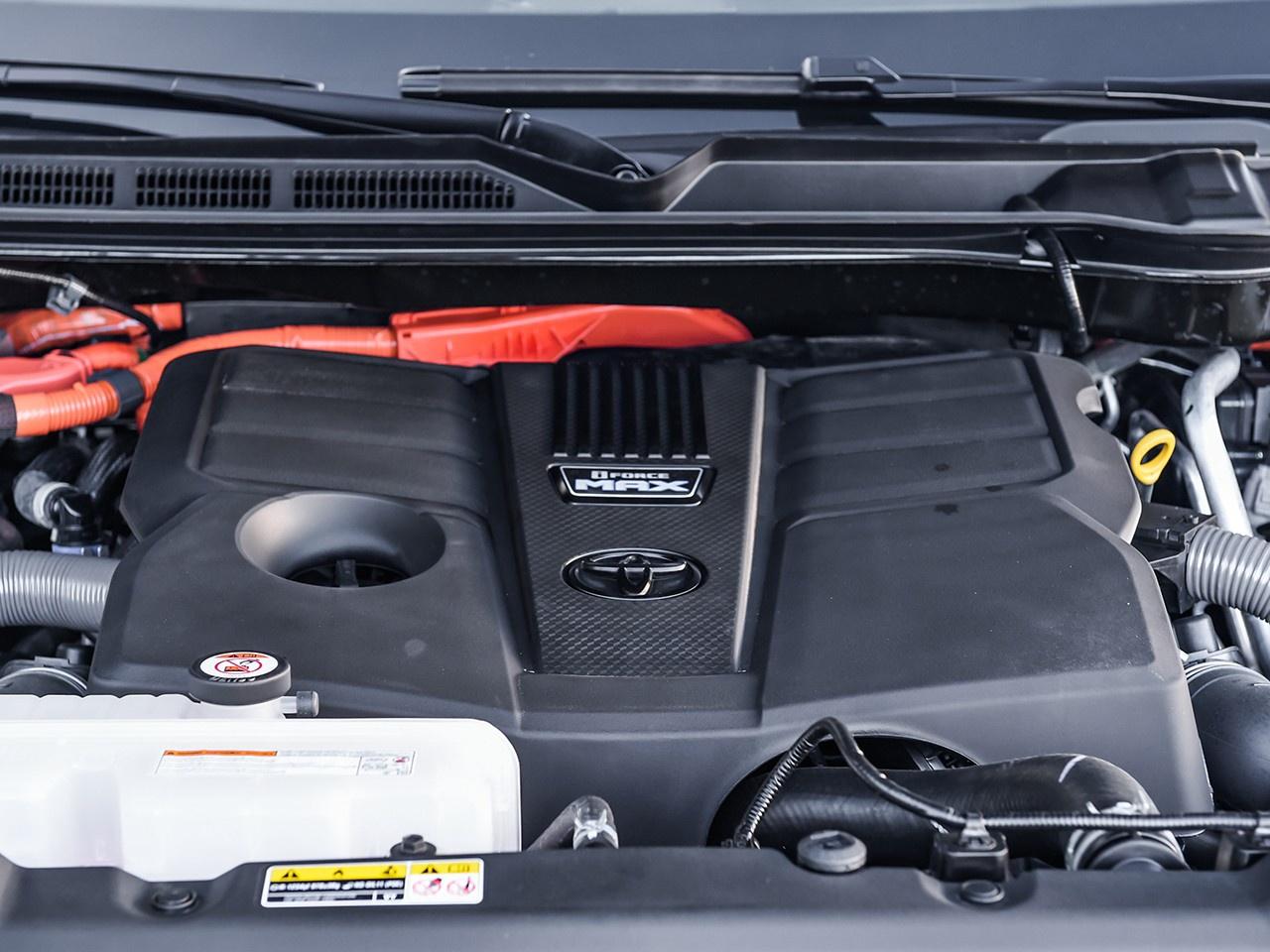 2025 Toyota Sequoia Platinum Photo4