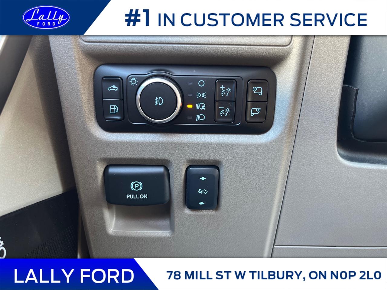 2025 Ford F-150 Platinum Photo