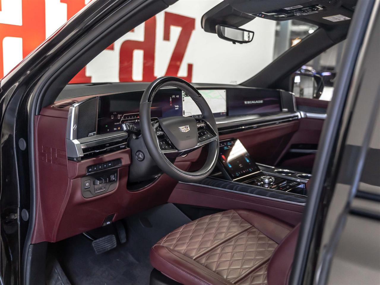 2025 Cadillac Escalade ESV 4WD PREMIUM LUXURY|NO LUX TAX|TV/DVD|PREMIUM INTERIOR|7PASS Photo4