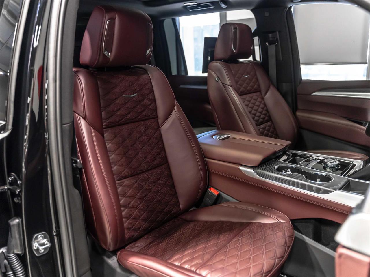 2025 Cadillac Escalade ESV 4WD PREMIUM LUXURY|NO LUX TAX|TV/DVD|PREMIUM INTERIOR|7PASS Photo