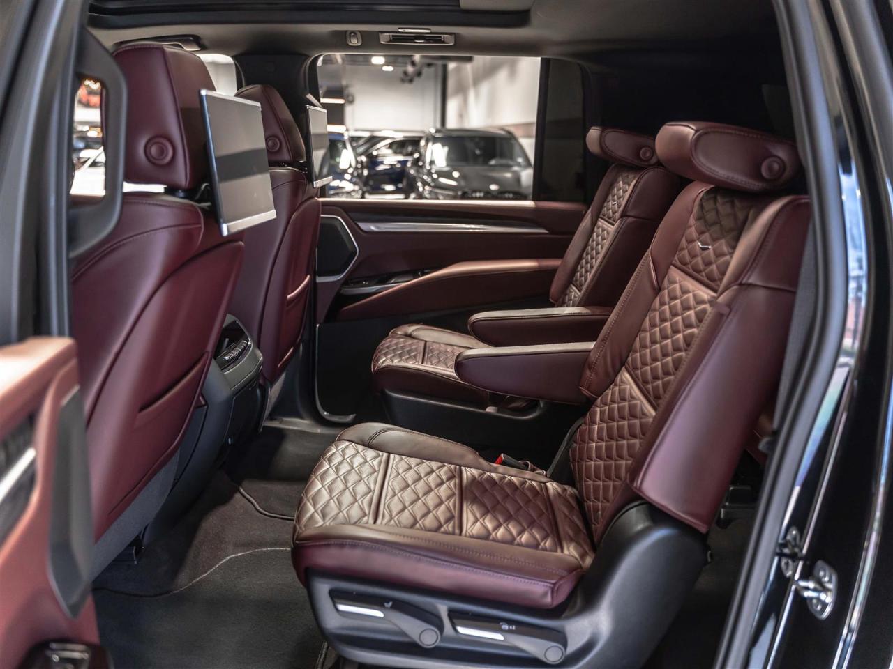 2025 Cadillac Escalade ESV 4WD PREMIUM LUXURY|NO LUX TAX|TV/DVD|PREMIUM INTERIOR|7PASS Photo