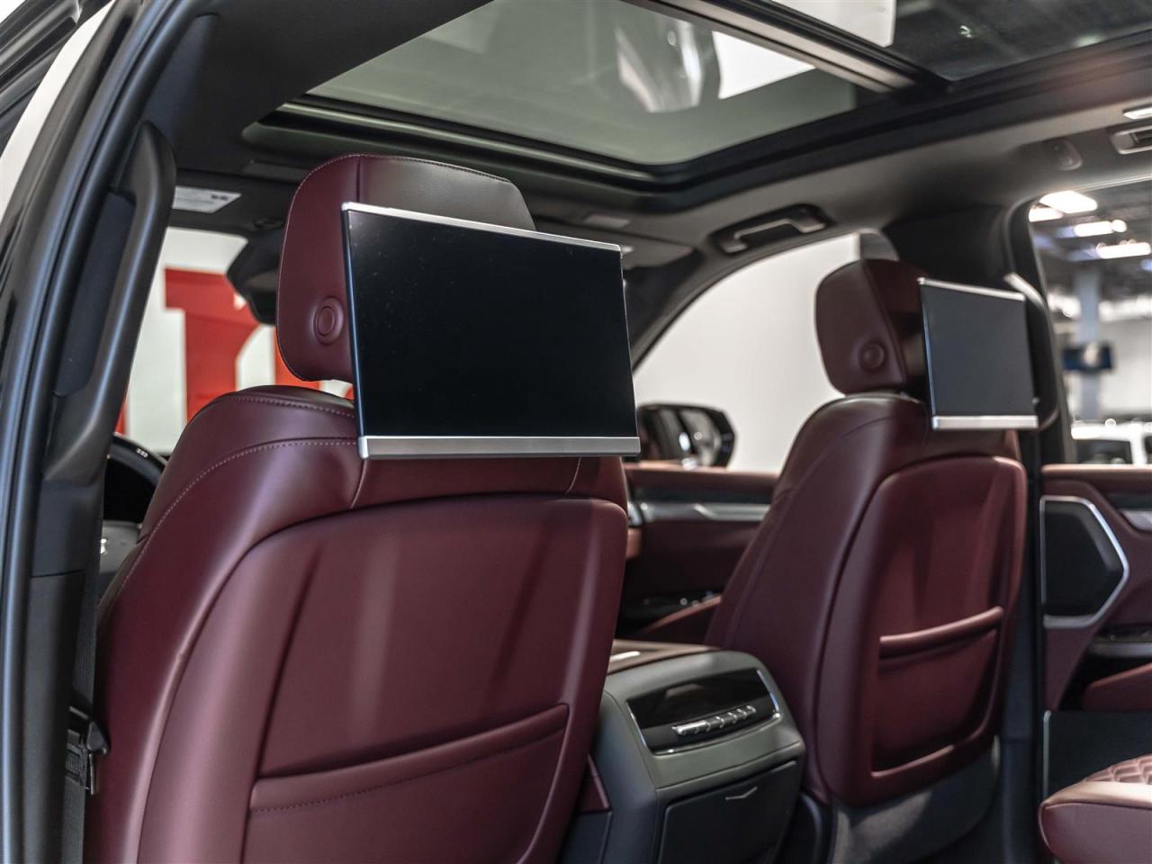 2025 Cadillac Escalade ESV 4WD PREMIUM LUXURY|NO LUX TAX|TV/DVD|PREMIUM INTERIOR|7PASS Photo