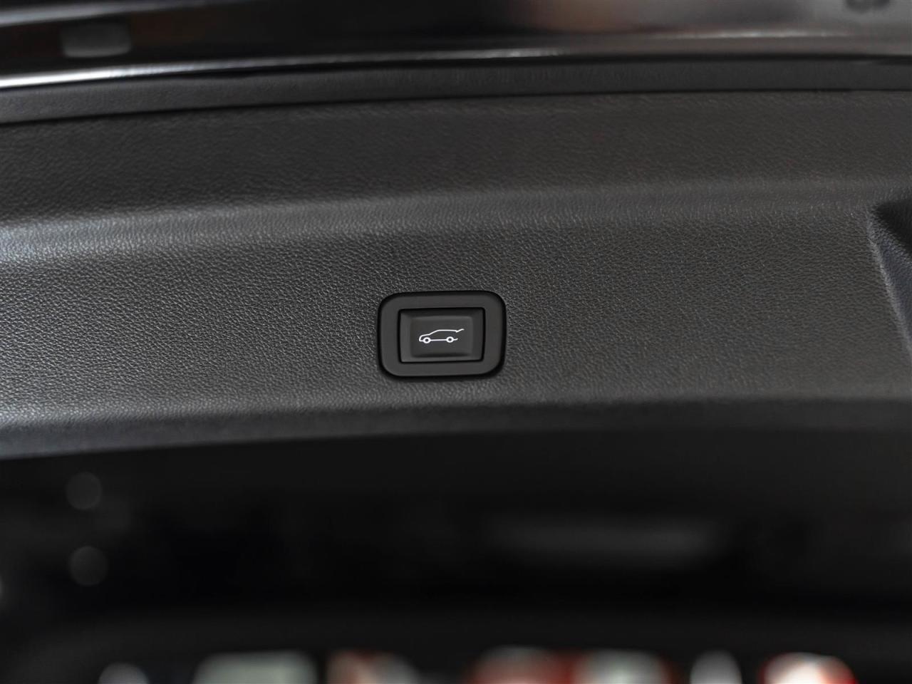 2025 Cadillac Escalade ESV 4WD PREMIUM LUXURY|NO LUX TAX|TV/DVD|PREMIUM INTERIOR|7PASS Photo