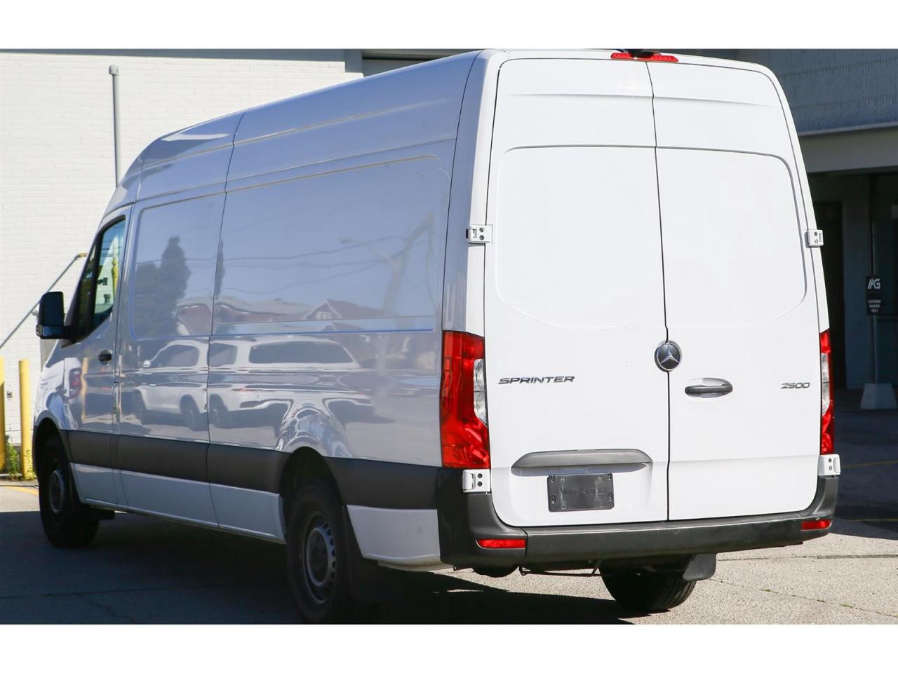 2024 Mercedes-Benz Sprinter 2500 170-in. WB High Roof Photo4