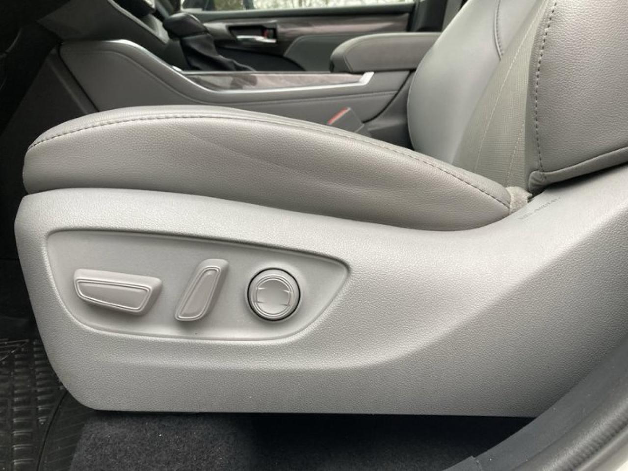 2021 Toyota Highlander HYBRID Limited AWD Photo