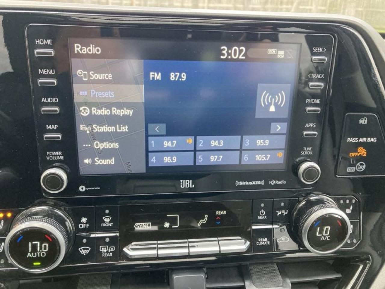 2021 Toyota Highlander HYBRID Limited AWD Photo