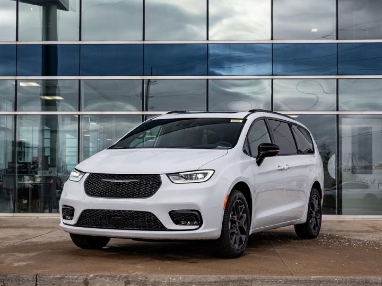 2026 Chrysler Pacifica Select Photo