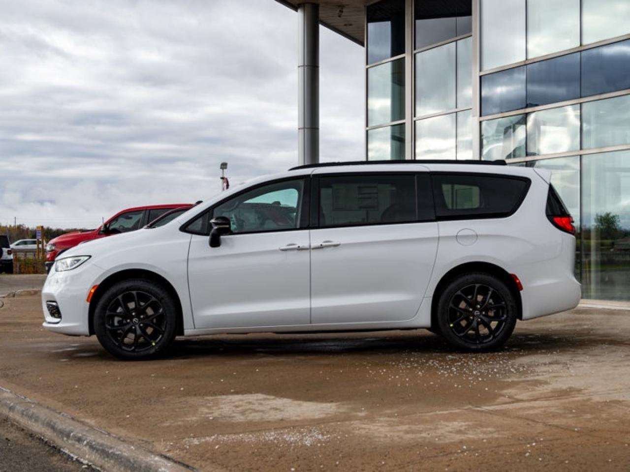 2026 Chrysler Pacifica Select Photo