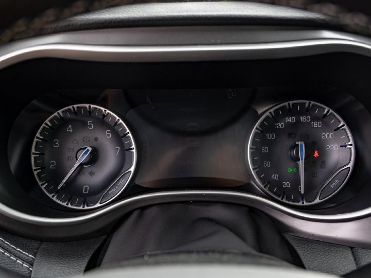 2026 Chrysler Pacifica Select Photo