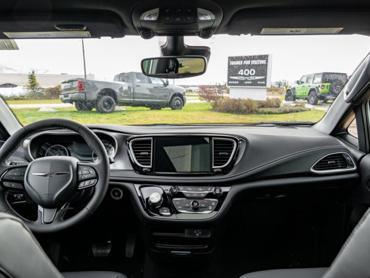 2026 Chrysler Pacifica Select Photo