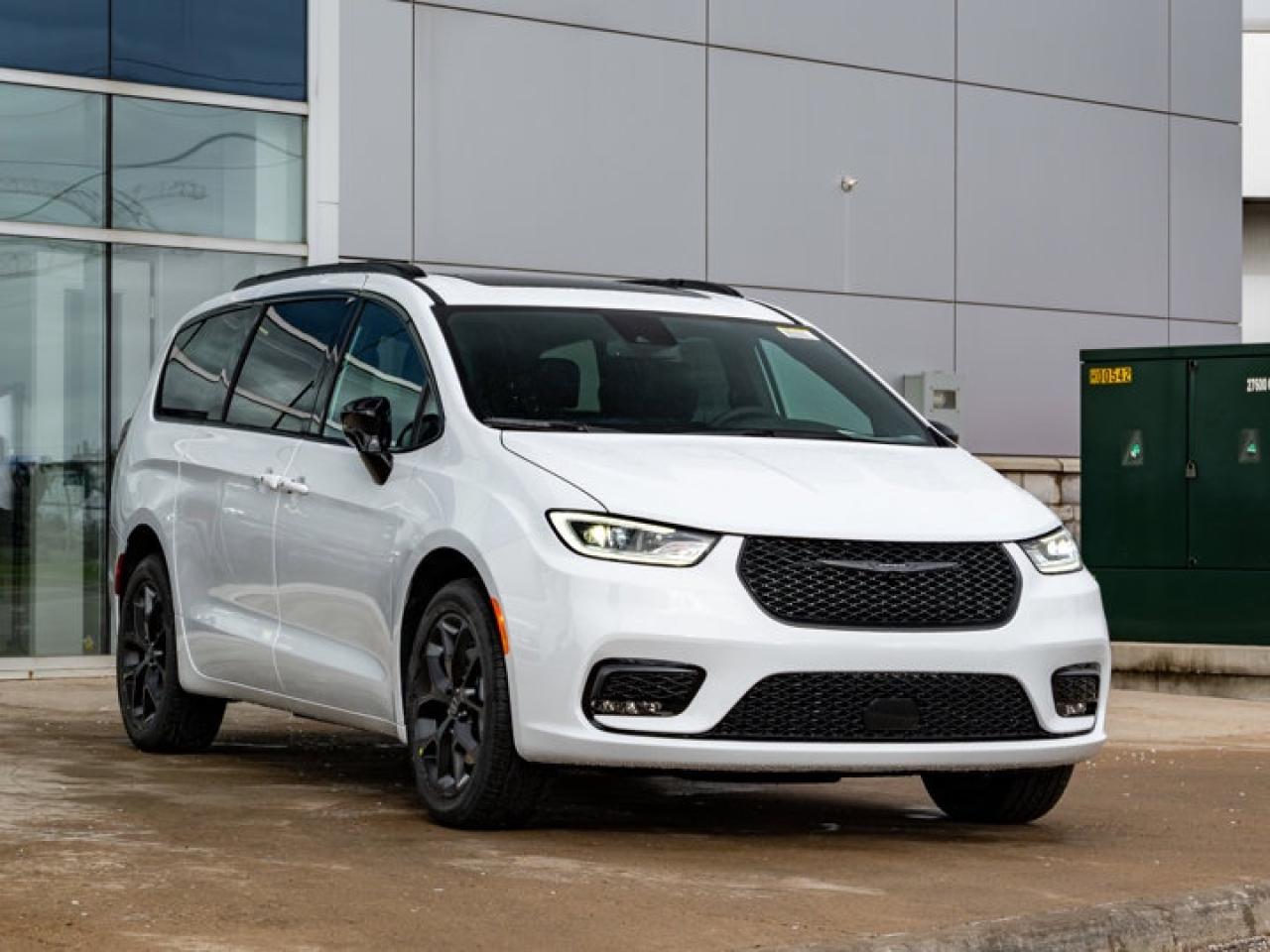2026 Chrysler Pacifica Select Photo