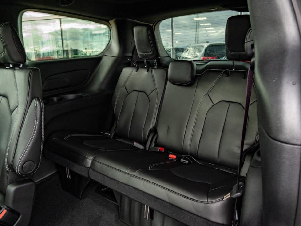 2026 Chrysler Pacifica Select Photo