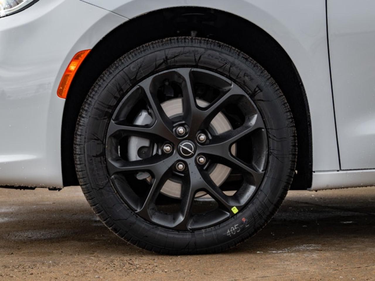 2026 Chrysler Pacifica Select Photo