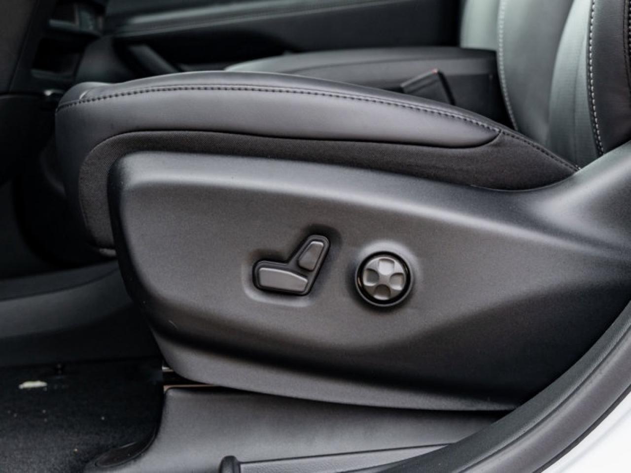 2026 Chrysler Pacifica Select Photo