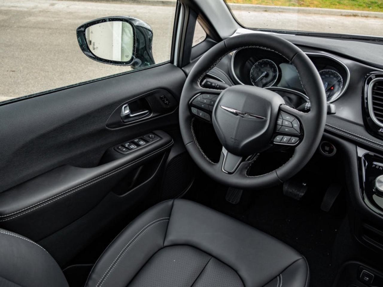 2026 Chrysler Pacifica Select Photo