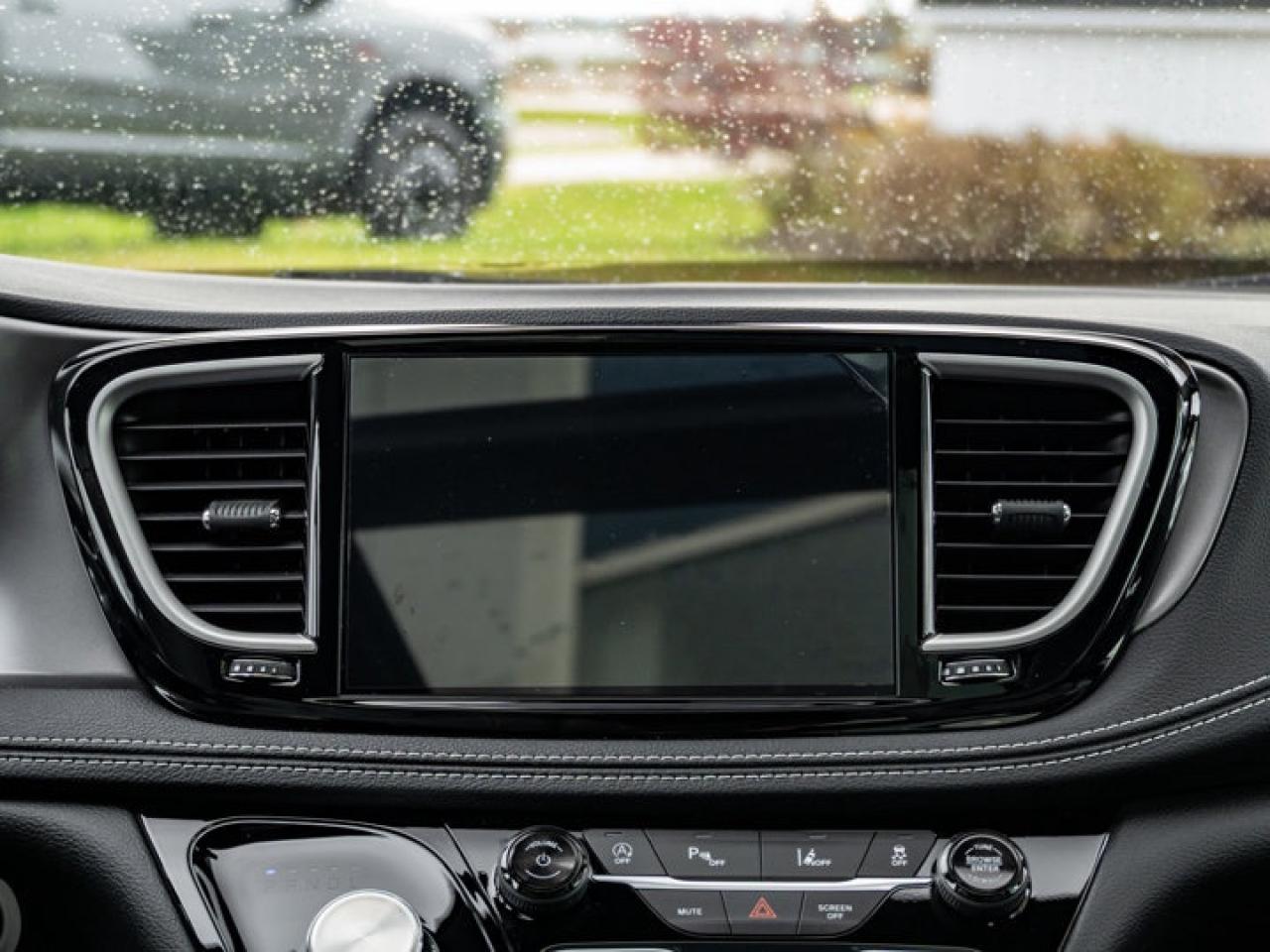 2026 Chrysler Pacifica Select Photo